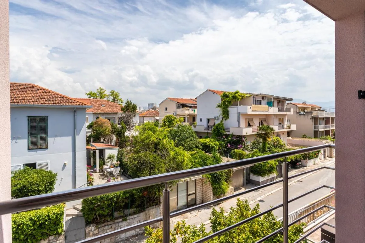 Image 5 of Beautiful luxury house w sea view & outside space