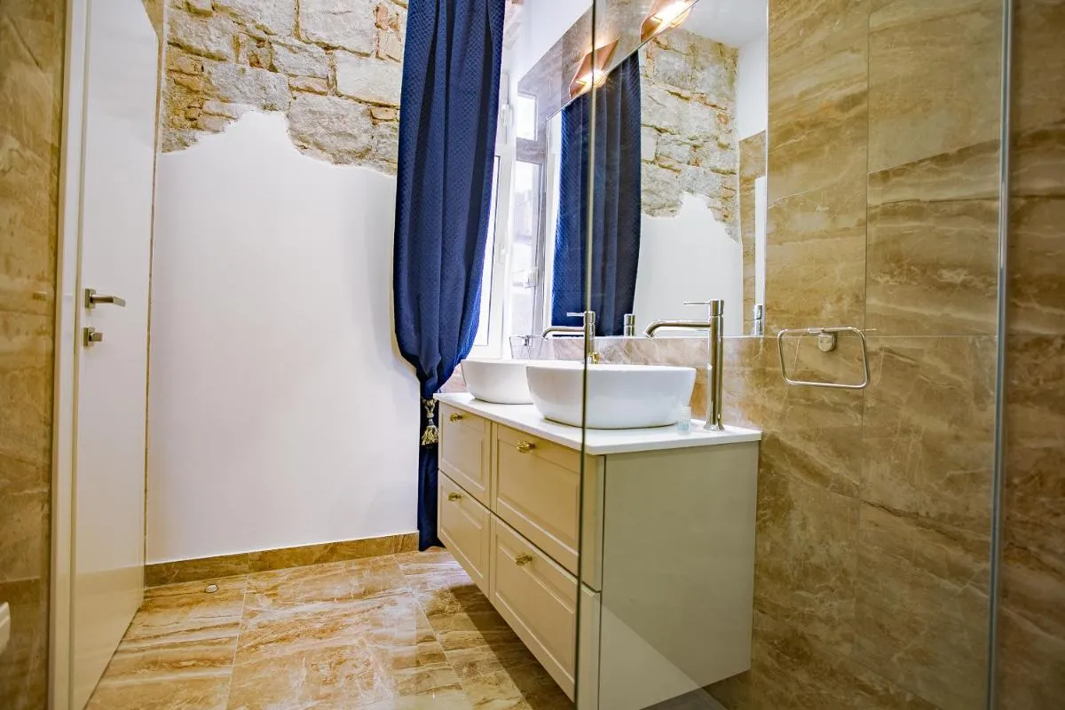 Image 2 of Best4Stay Luxury Rooms