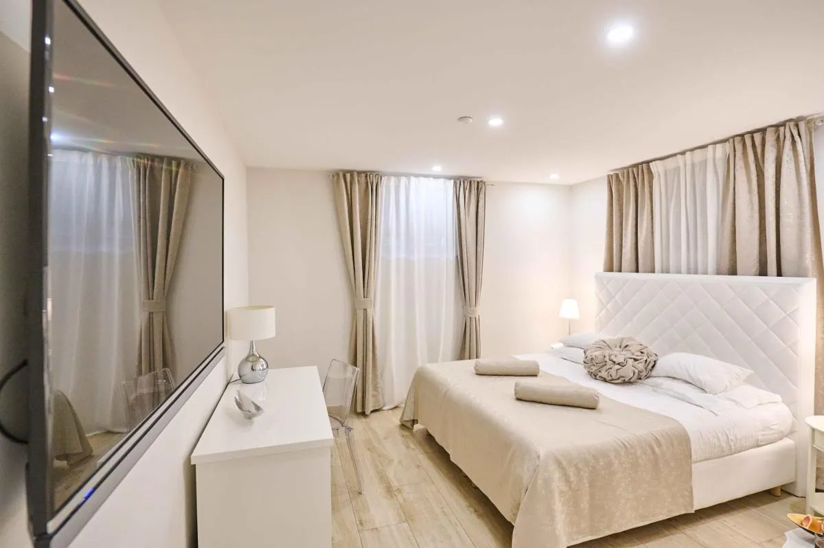 Image 6 of Best location Rooms