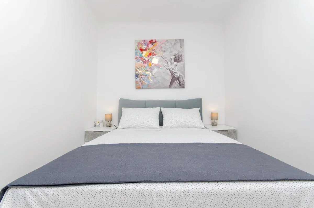 Image 1 of Blue moon Split Apartment