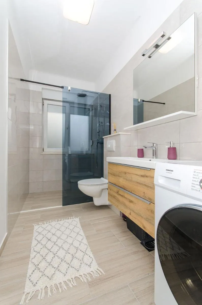 Image 3 of Blue moon Split Apartment