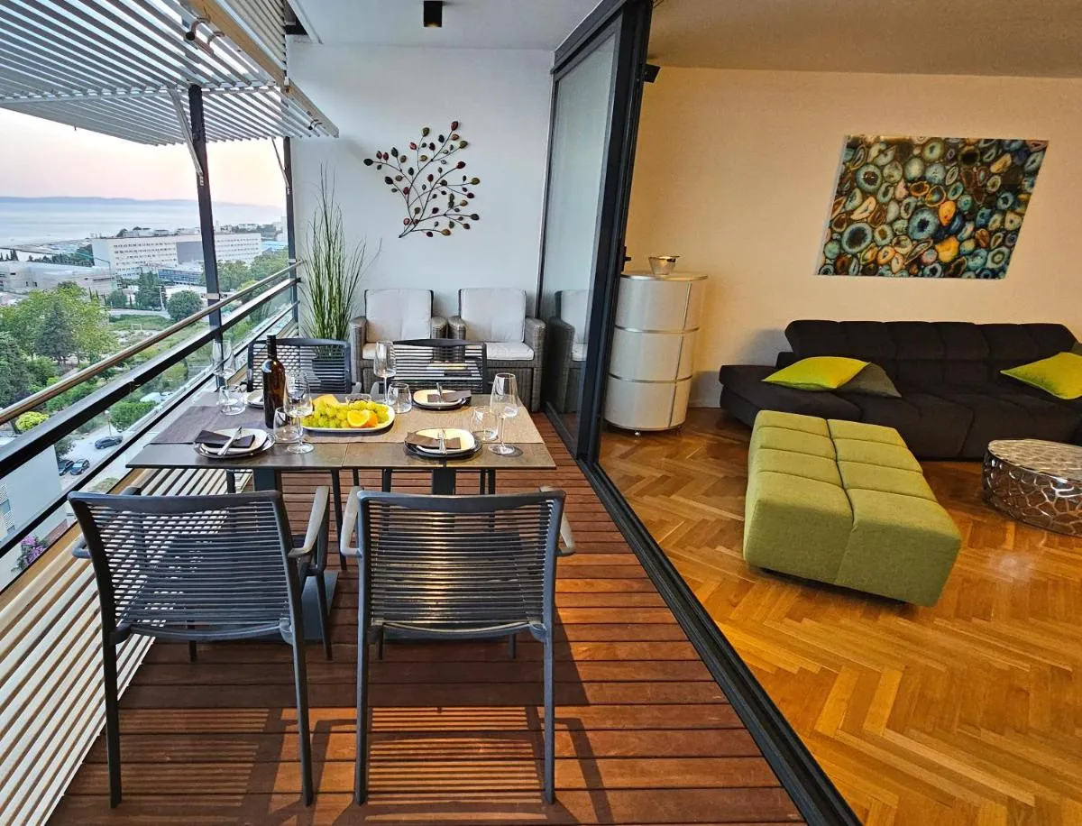 Image 3 of BoB Luxury Design & Sea View Apartment