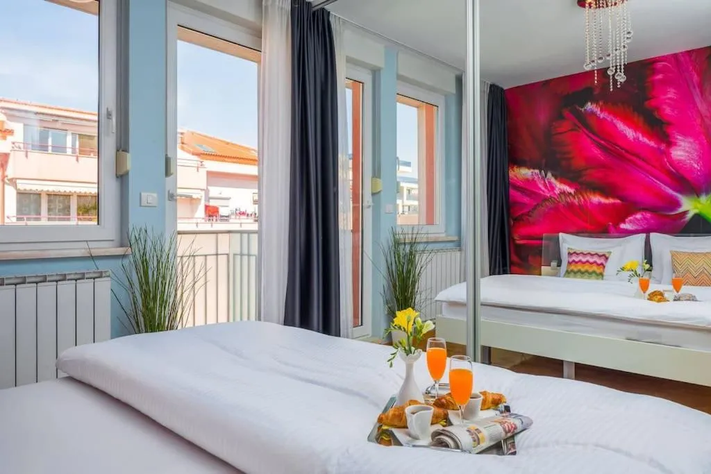 Image 6 of Brilliant Blue Luxury Apartment