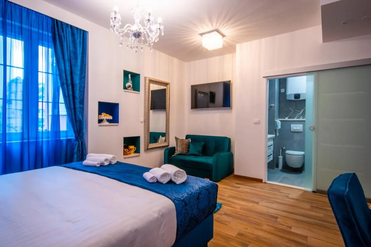 Image 5 of Center Luxury Rooms 3