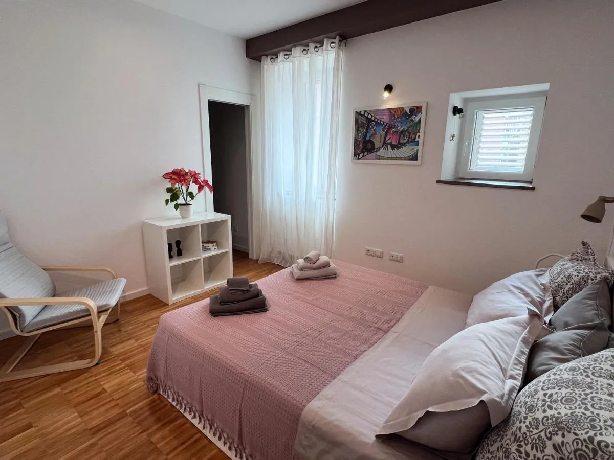 Image 1 of Central Cozy Apartment Near the Beach
