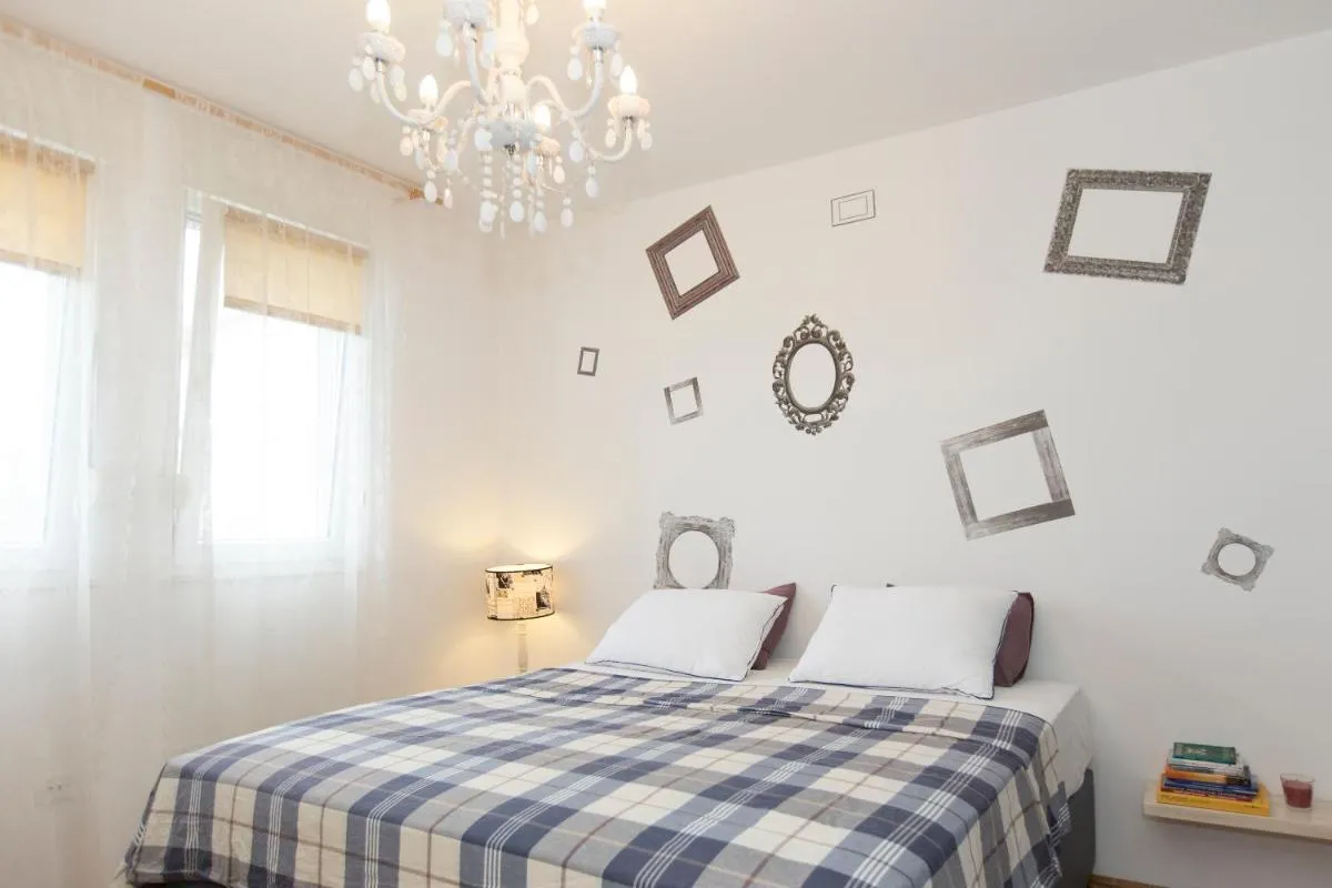 Image 6 of City Beach Apartment