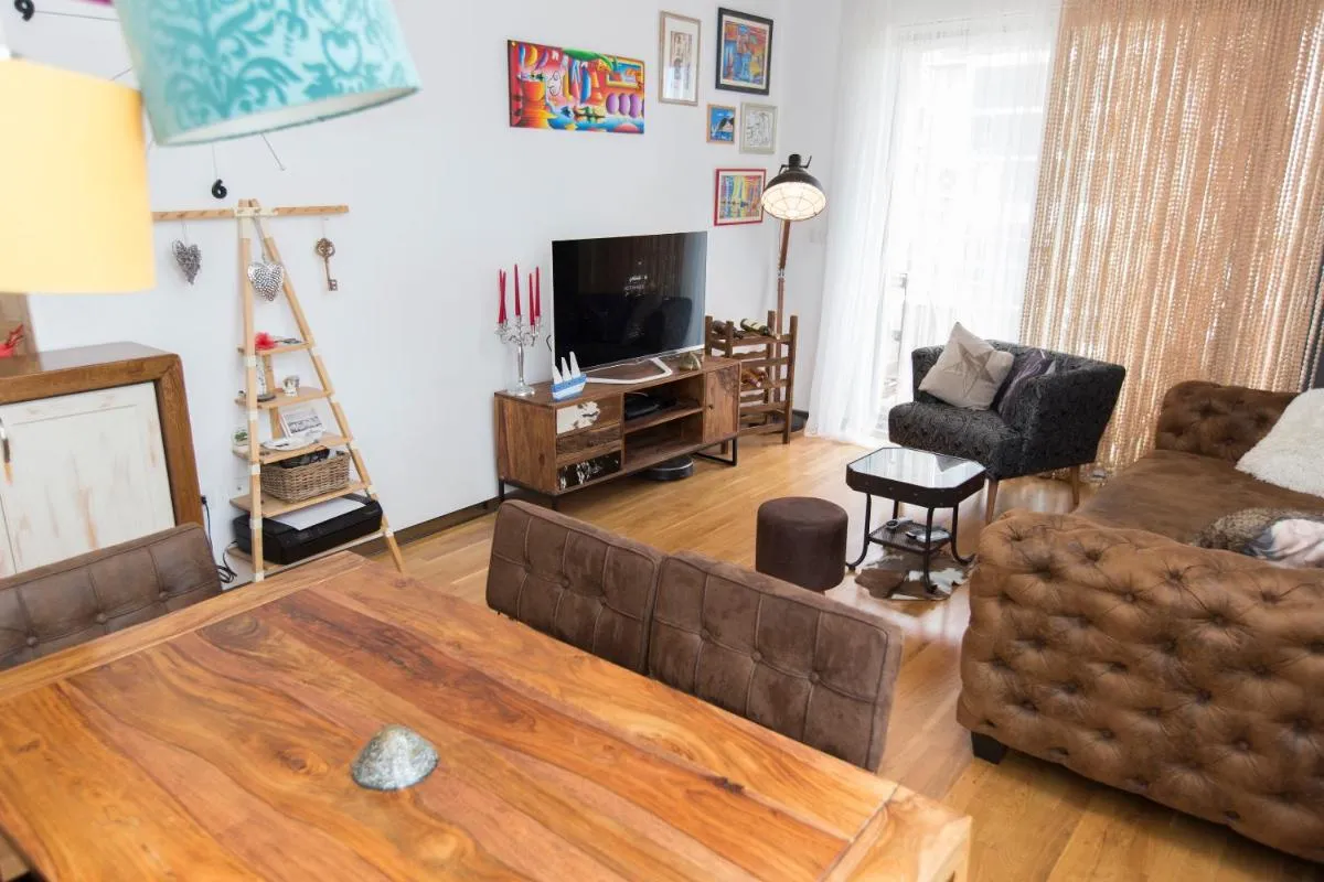 Image 4 of City Beach Apartment