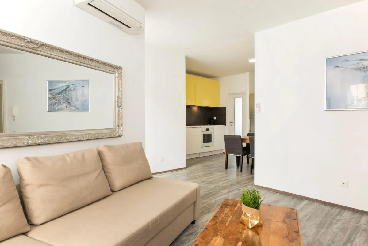 Image 4 of City Smart Apartment