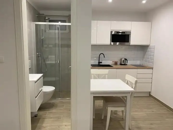 Image 2 of Cloe Apartment