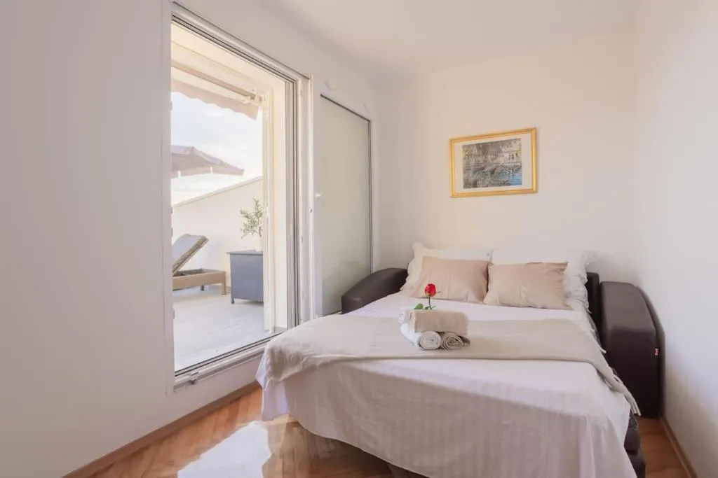 Image 4 of DELUX Penthouse F. with view on beach in the Split