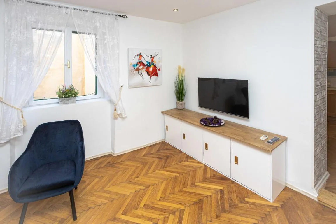 Image of Daloro Suite