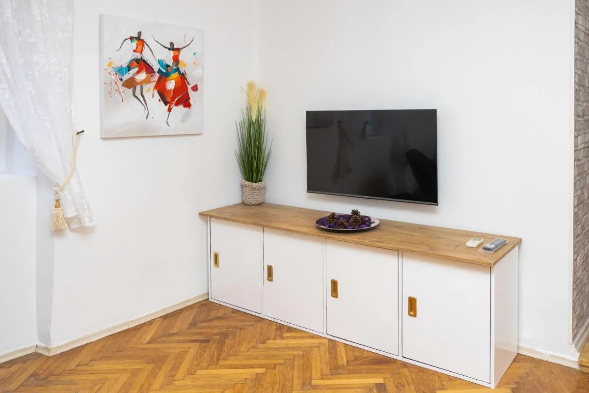 Image 4 of Daloro Suite