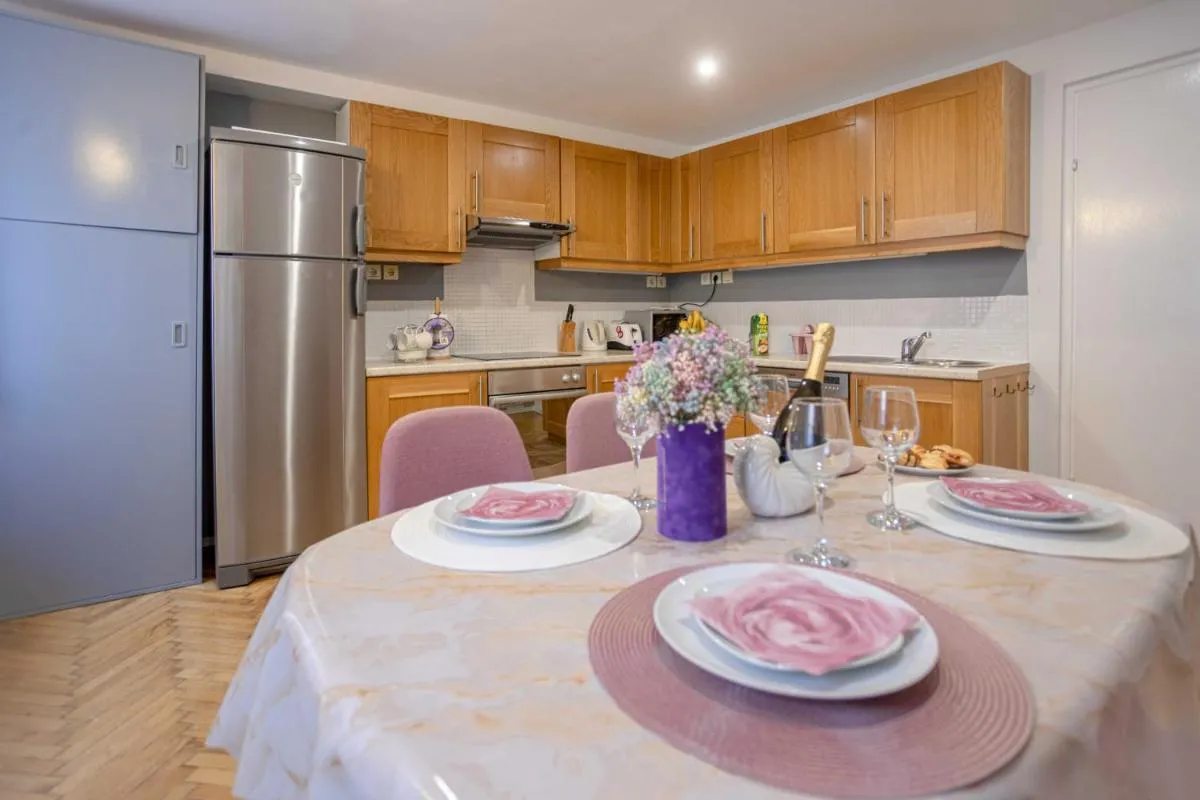 Image 3 of Daloro Suite