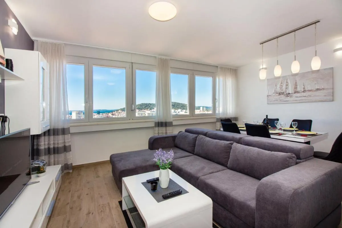 Image 4 of Deluxe Apartment Miro