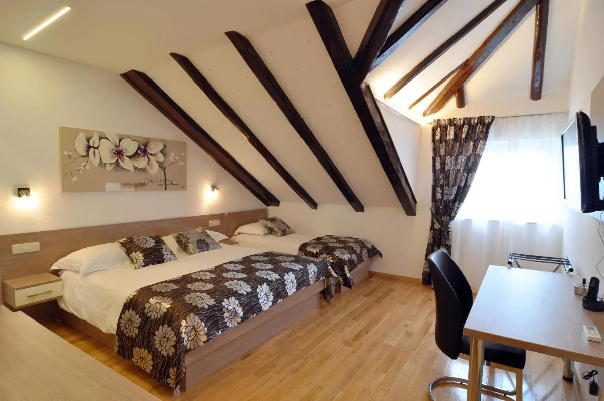 Image 1 of Deluxe Apartments & Rooms Sarella