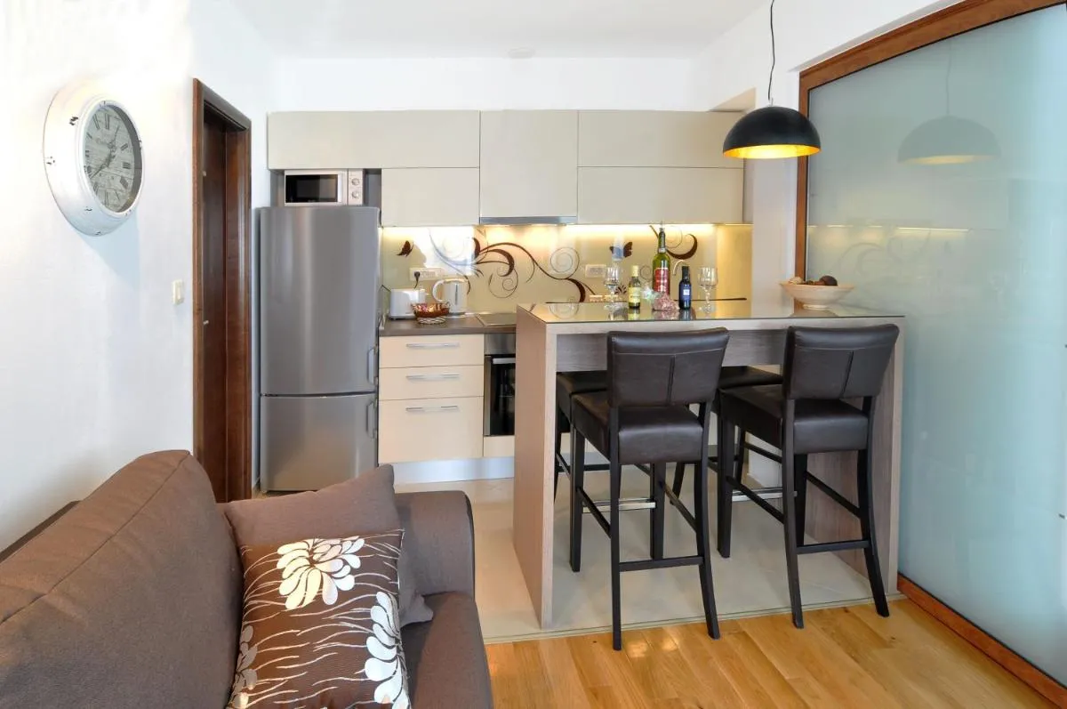 Image 2 of Deluxe Apartments & Rooms Sarella