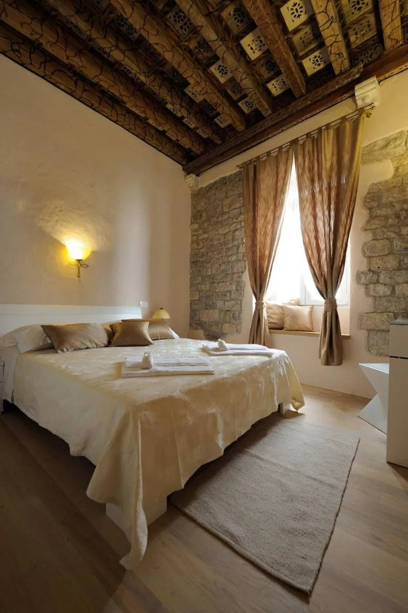 Image 3 of Desiderata Studio Apartment