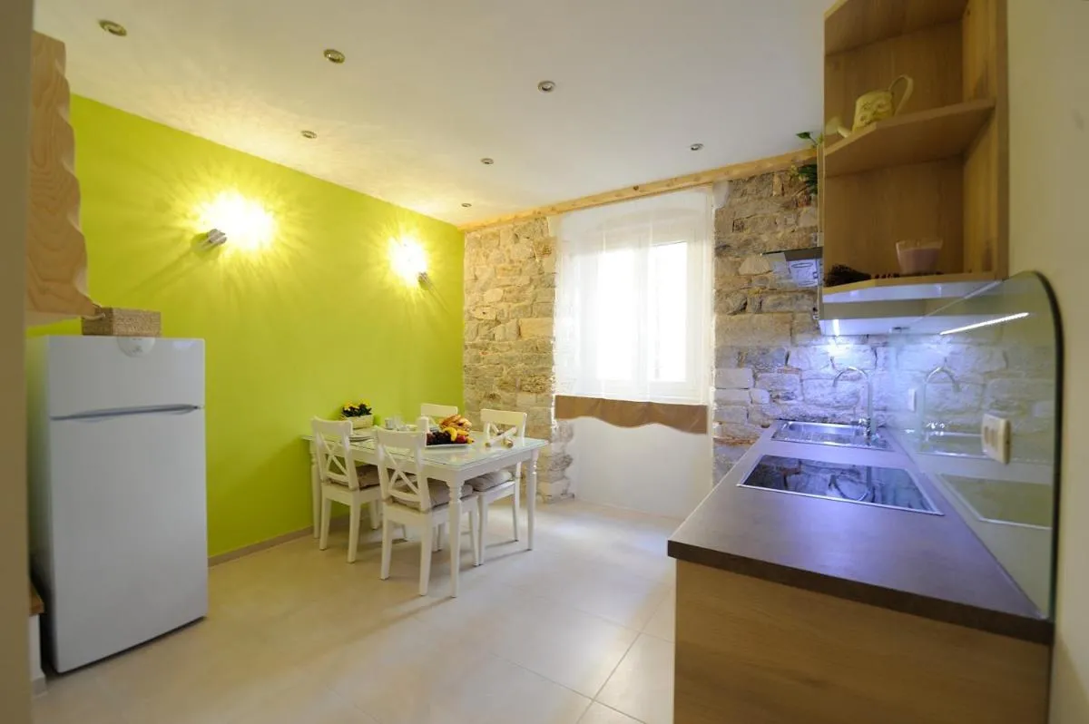 Image 2 of Desiderata Studio Apartment