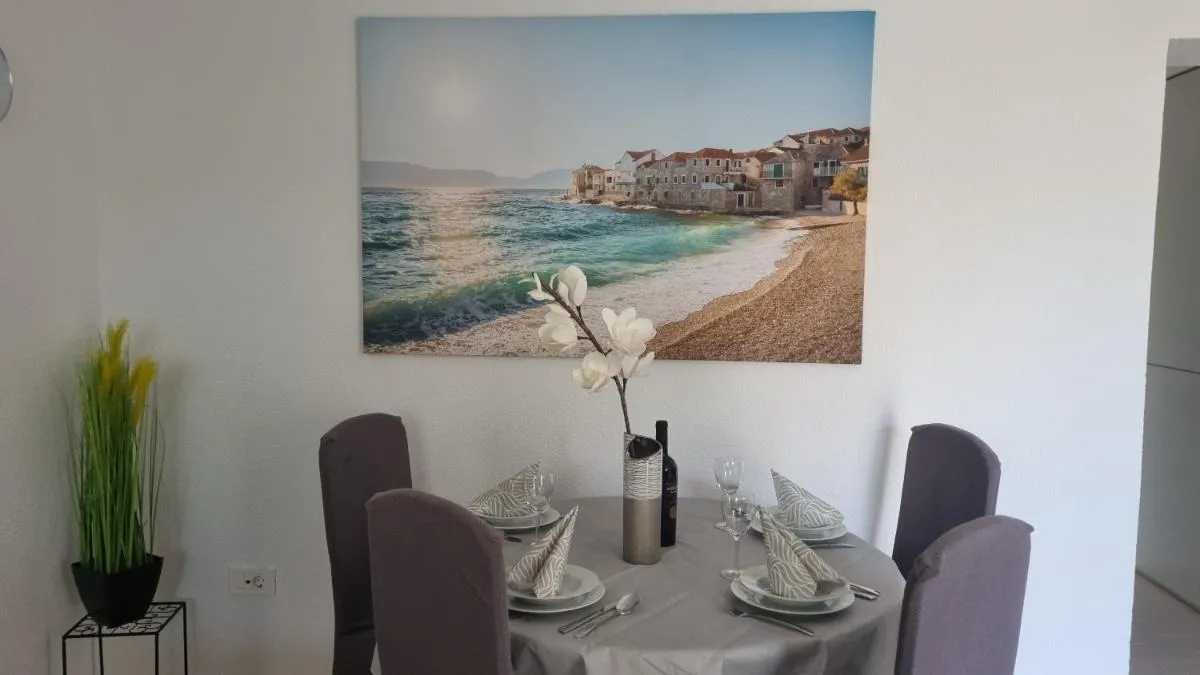 Image 5 of Dominos Apartment