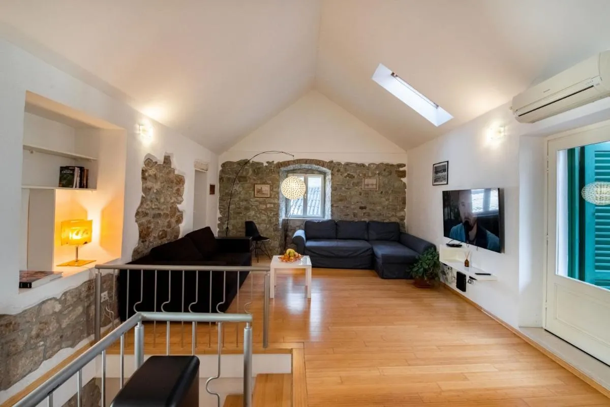 Image 3 of Duplex with terrace in the city centar