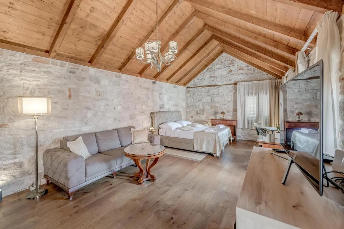 Image 2 of Emperor Suite – Beyond Timeless