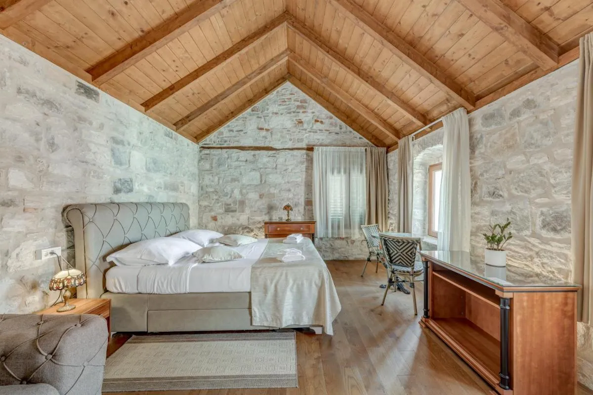 Image 4 of Emperor Suite – Beyond Timeless