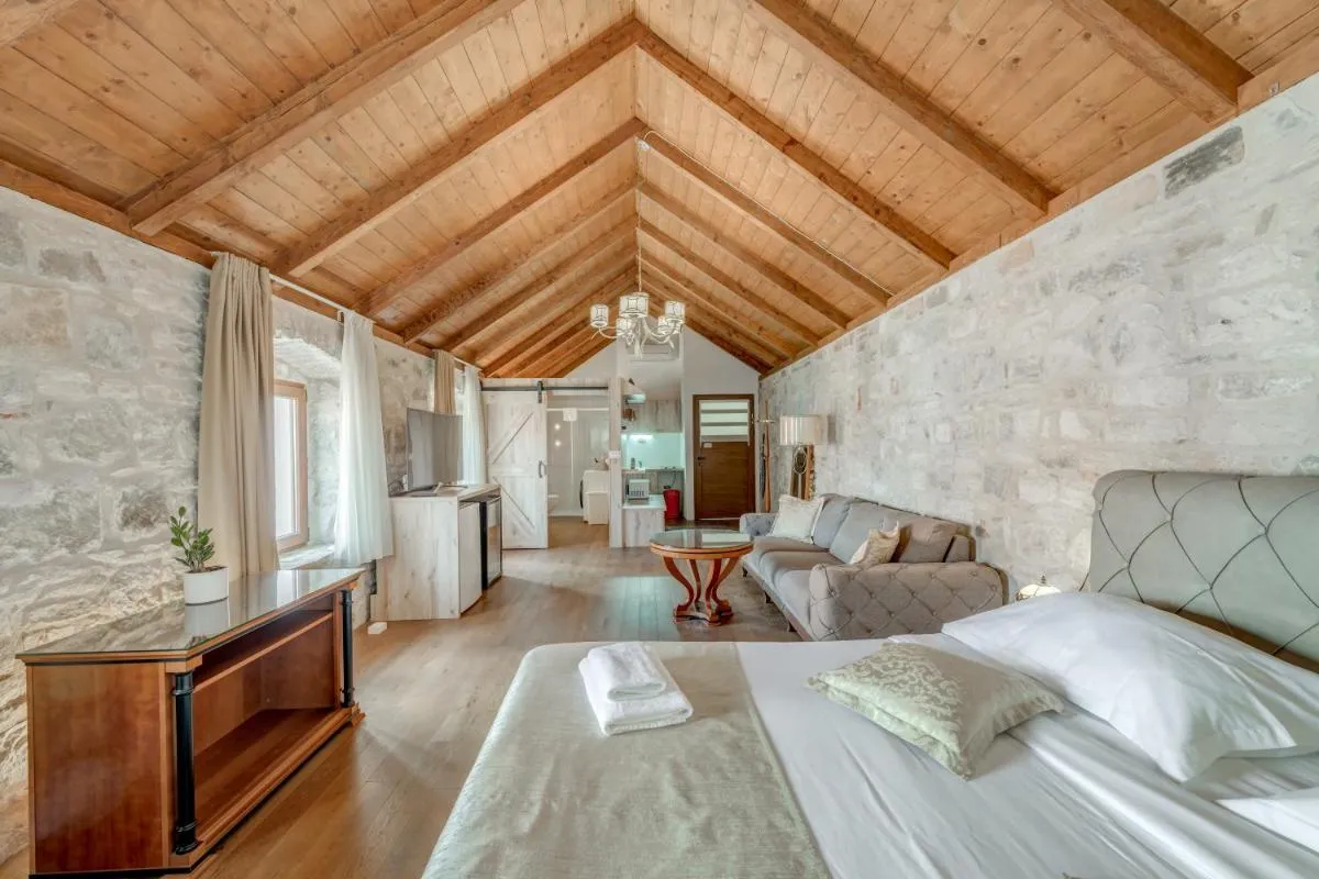 Image 5 of Emperor Suite – Beyond Timeless