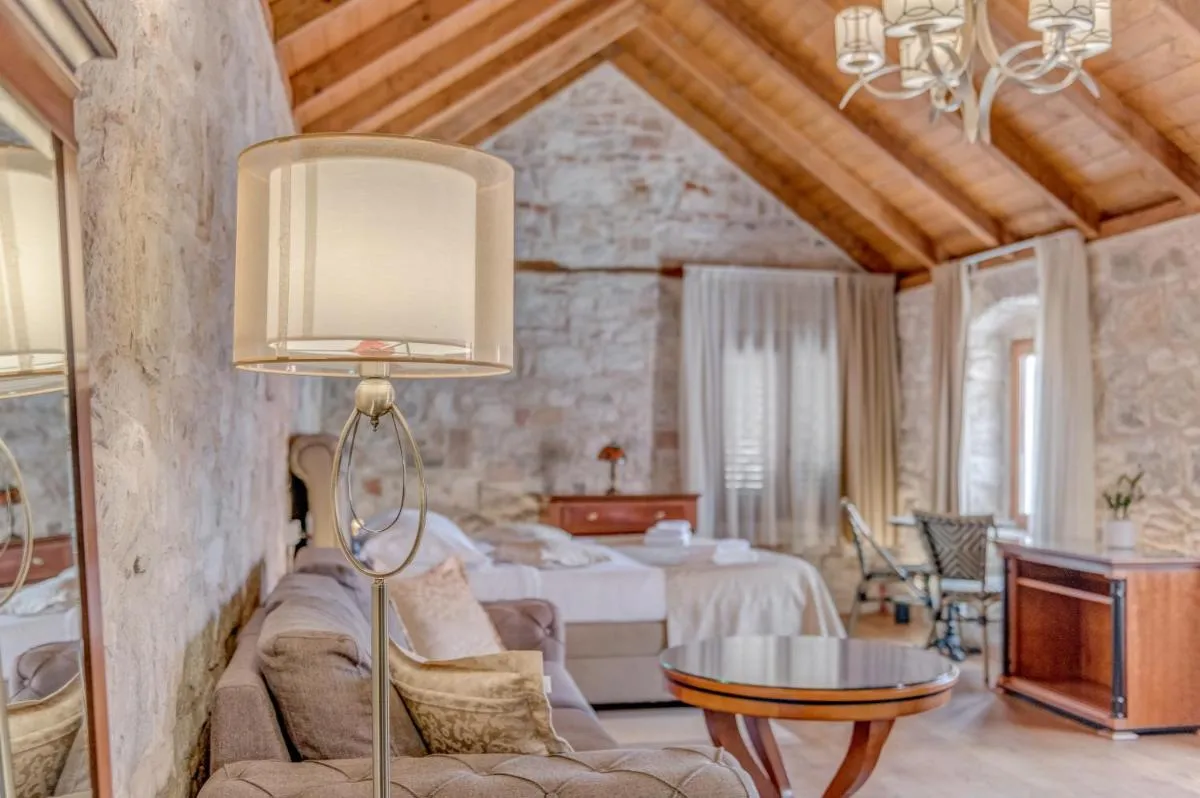 Image 6 of Emperor Suite – Beyond Timeless