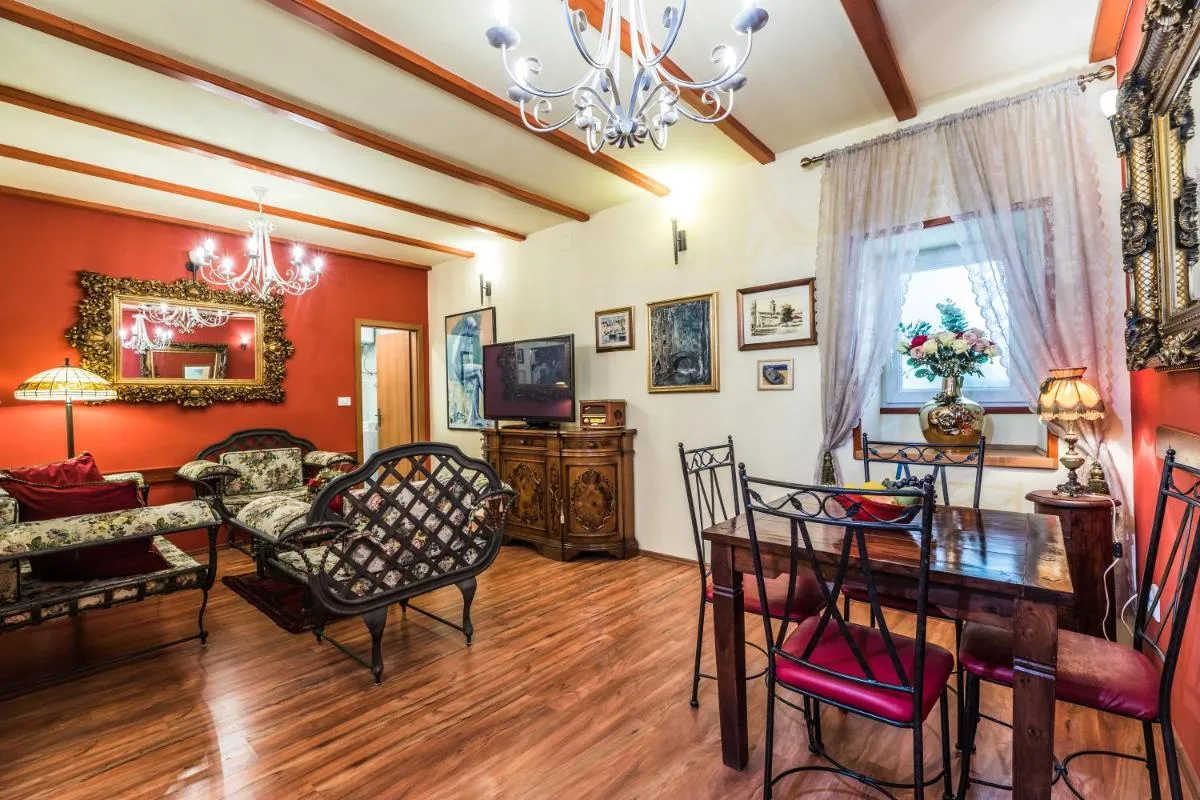 Image 3 of Emperor’s Suites