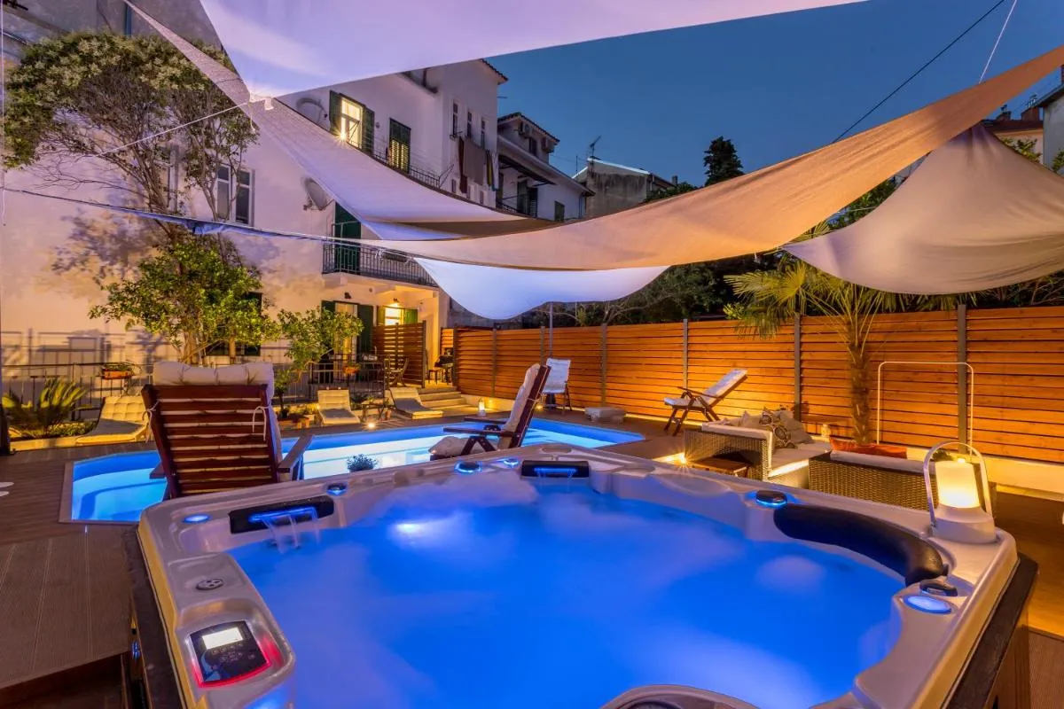 Image 2 of Evala luxury rooms with pool and garden