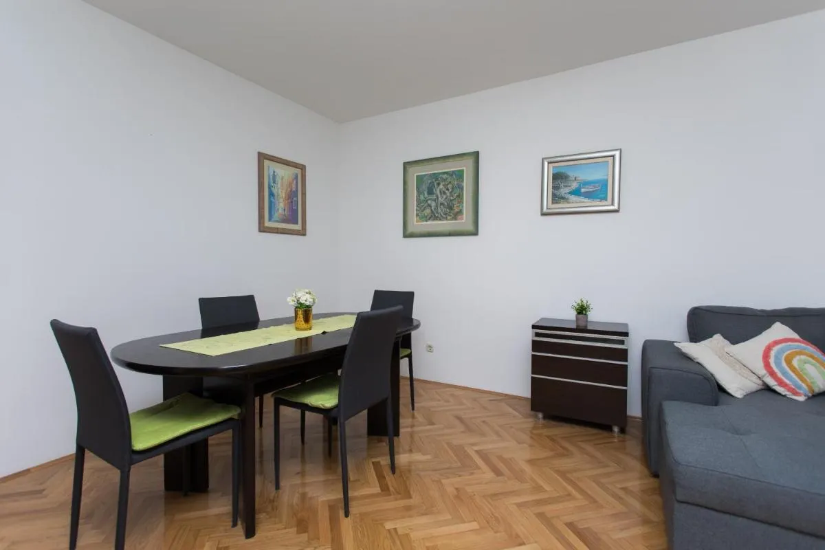 Image 3 of Family apartment with private garage