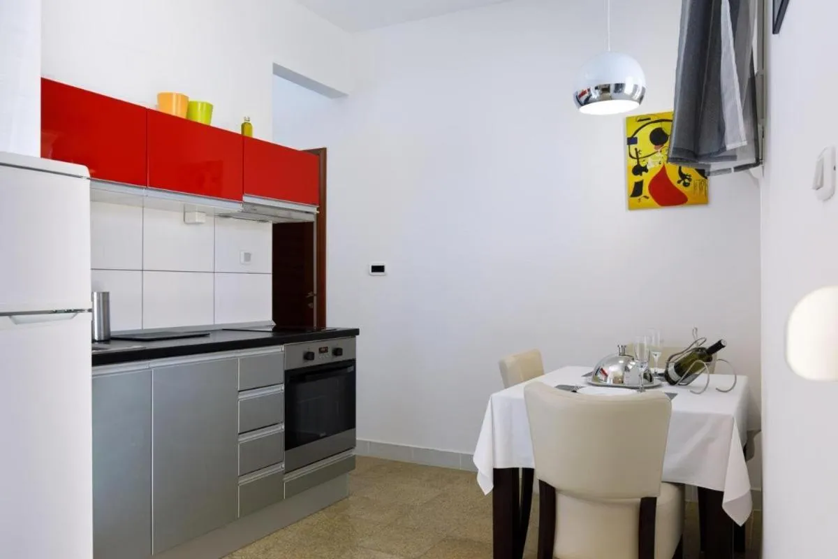 Image 4 of Fully equiped Apartments for 3 adults