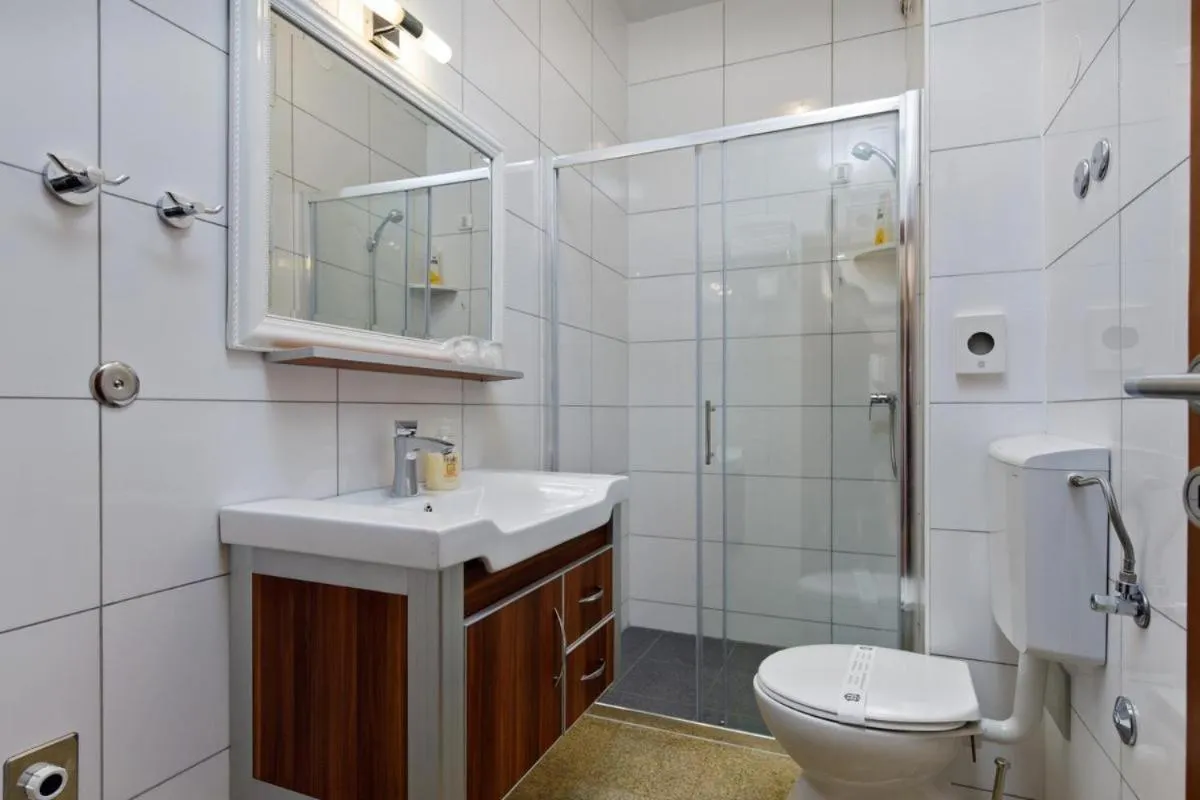Image 2 of Fully equiped Apartments for 3 adults
