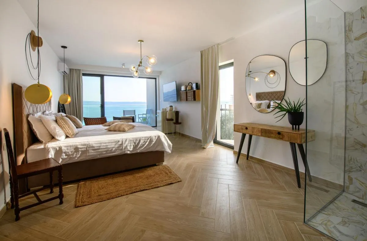 Image 4 of Gallery Luxury Suites & Rooms-Only Adults