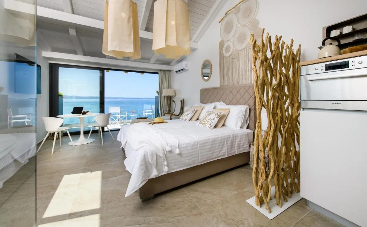 Image 2 of Gallery Luxury Suites & Rooms-Only Adults