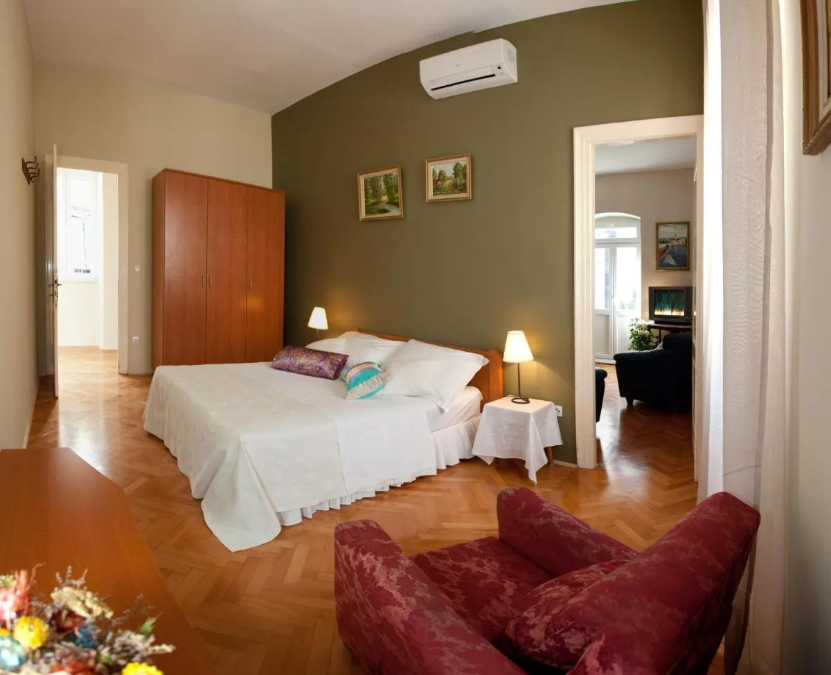 Image 1 of Gianina Apartment