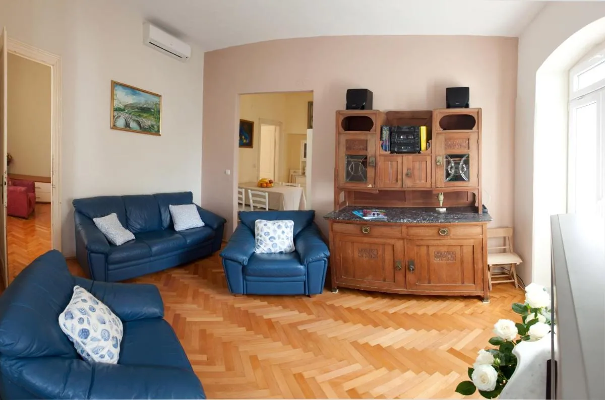 Image 2 of Gianina Apartment