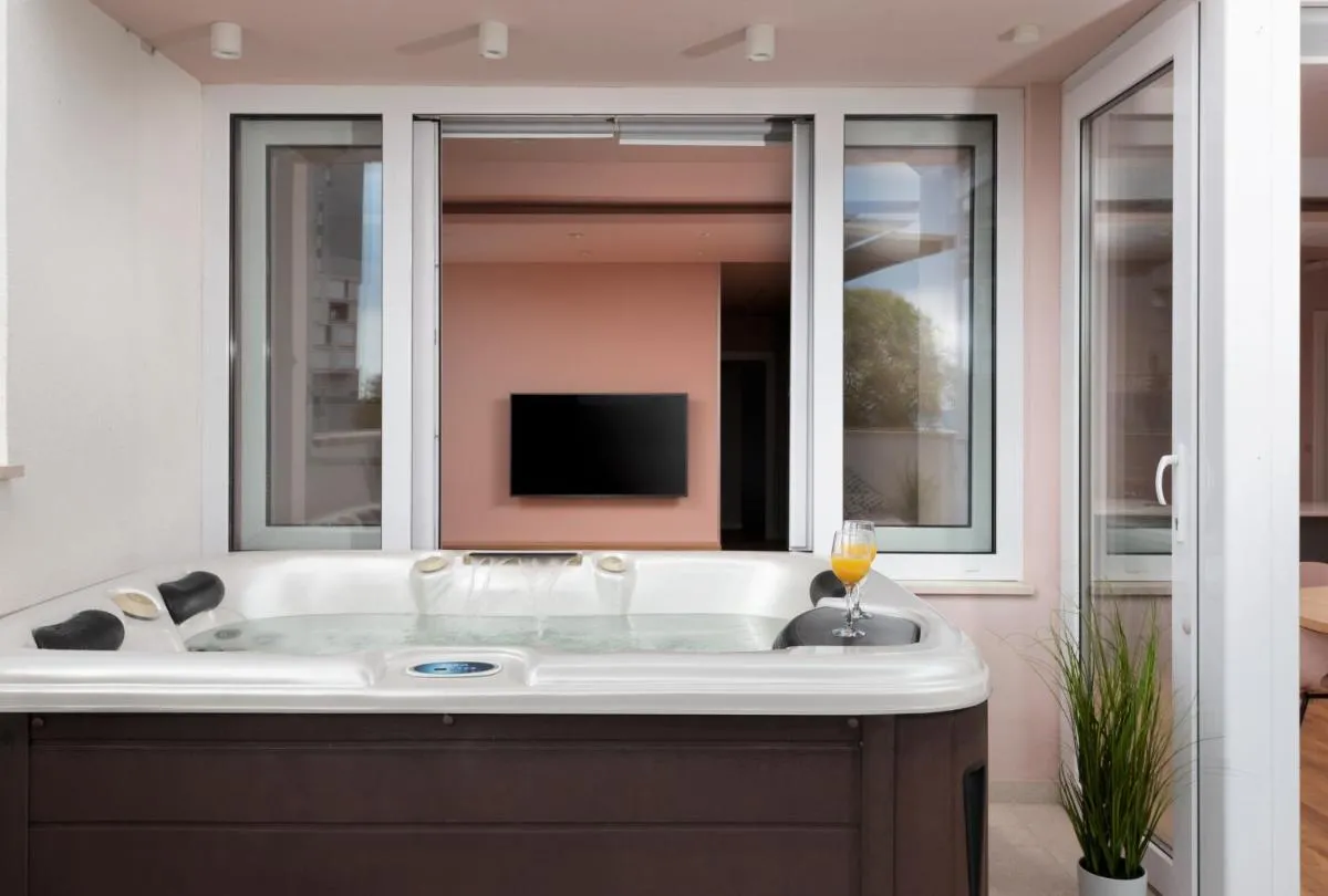 Image 2 of Glow luxury apartment with terrace and jacuzzi