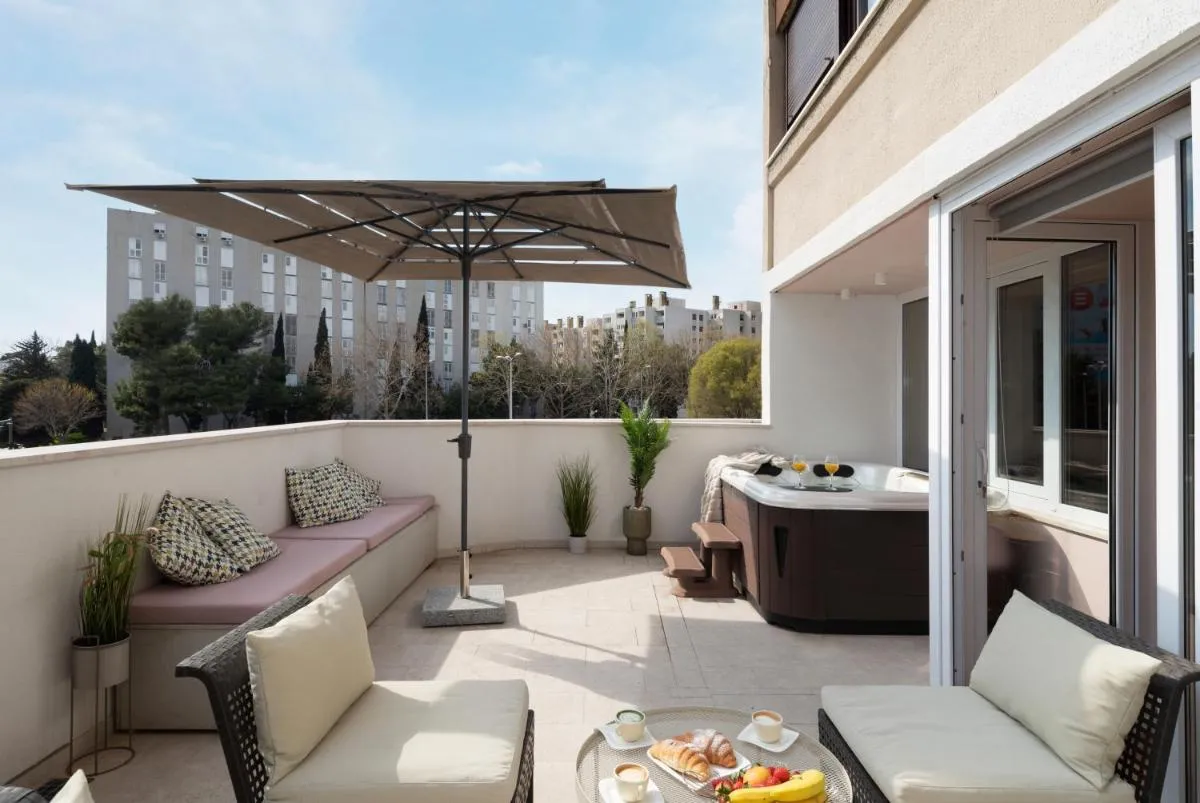 Image 5 of Glow luxury apartment with terrace and jacuzzi