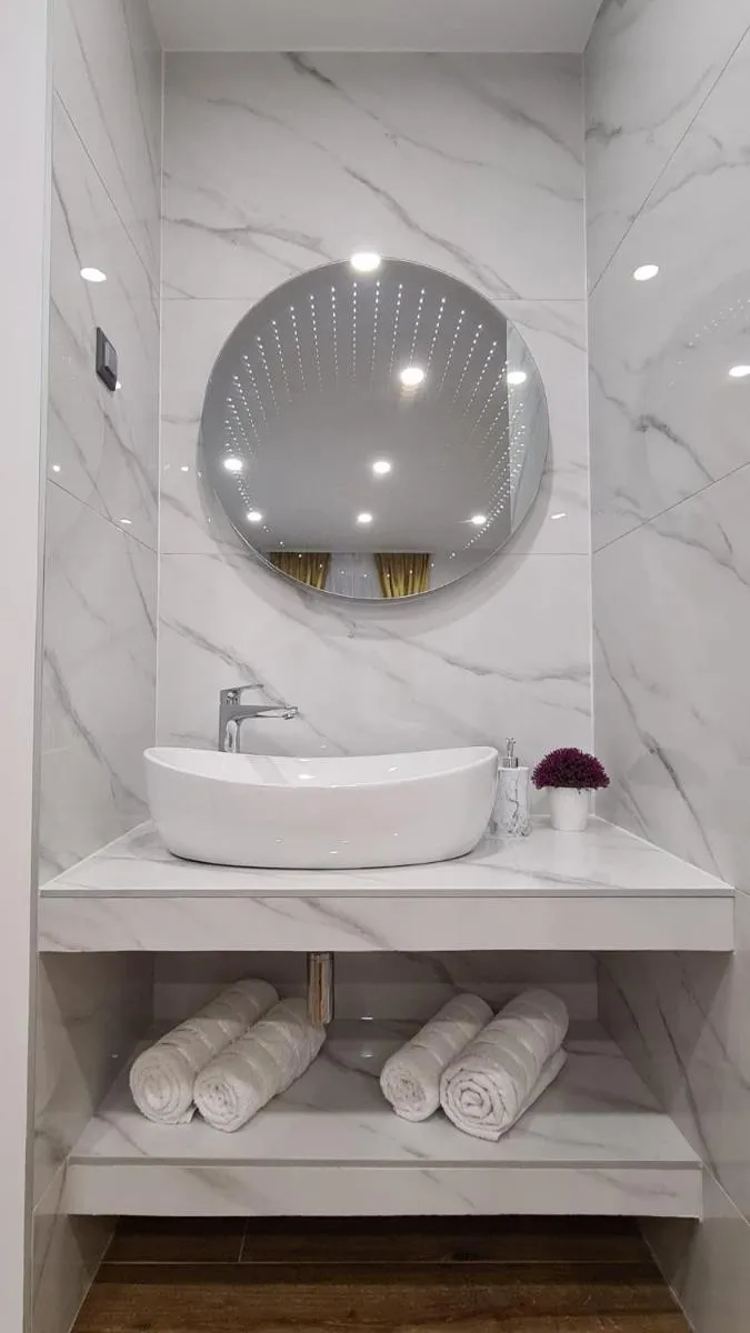 Image 5 of Gold Luxury Room