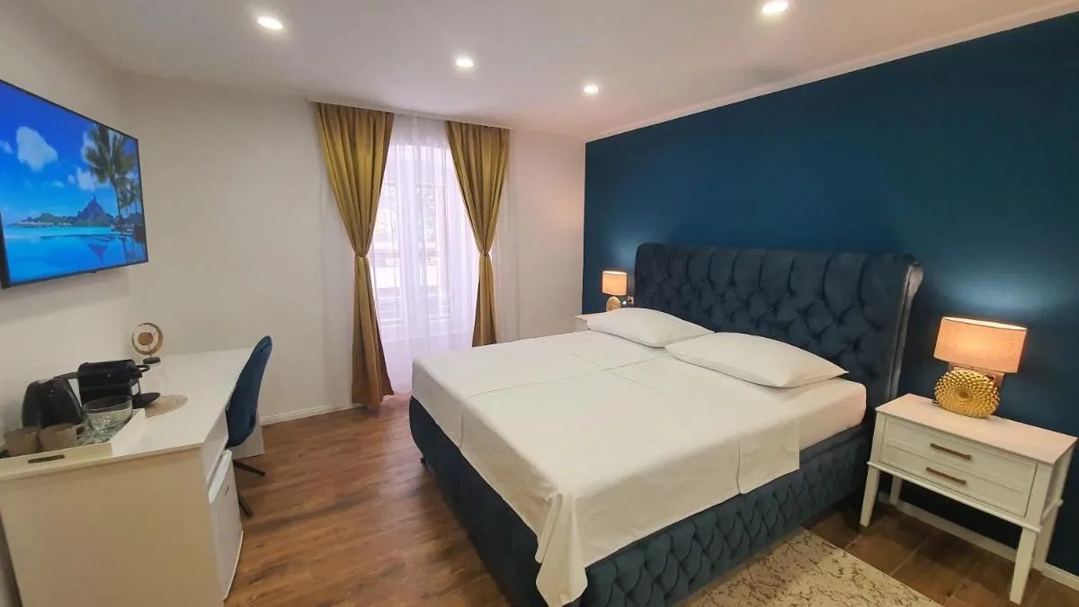 Image of Gold Luxury Room