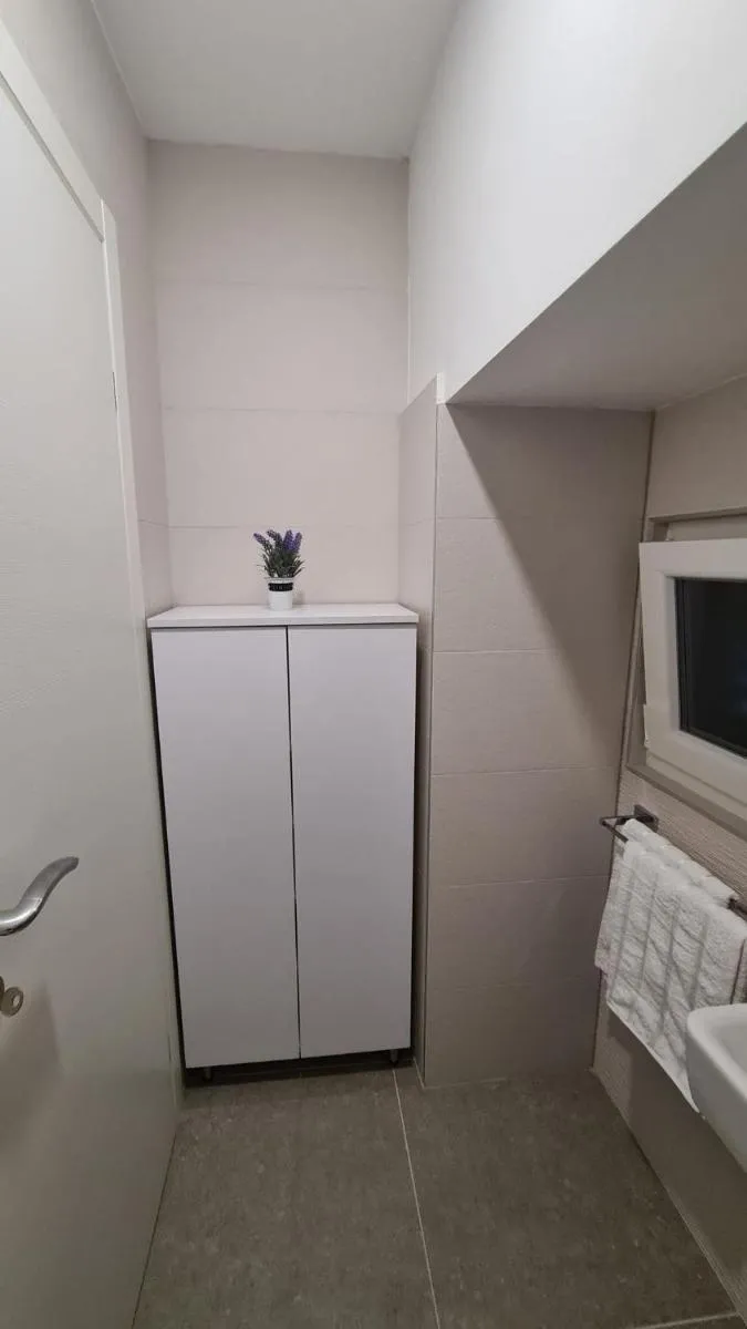 Image 6 of Gold Luxury Room