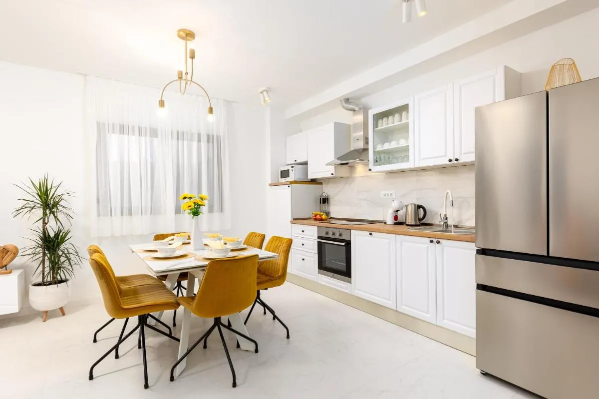 Image 3 of Golden Smile Apartment