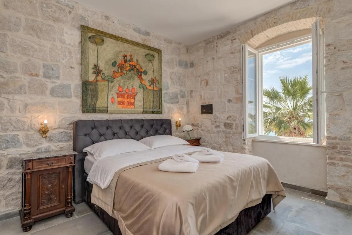 Image 6 of Grand Promenade Suite – Tale Of The Sea