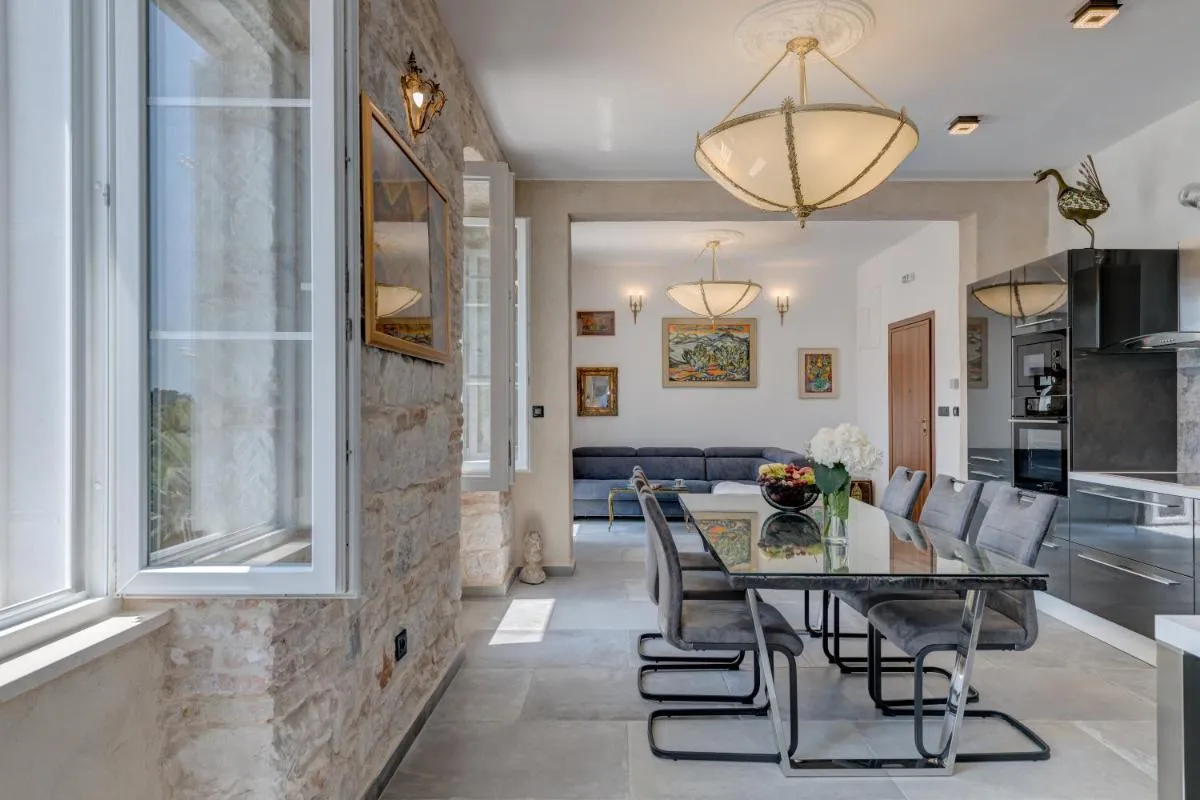 Image 2 of Grand Promenade Suite – Tale Of The Sea