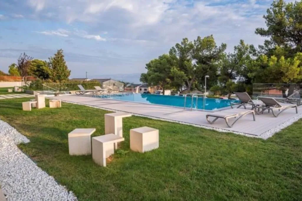 Image 3 of Gray Pearl – Luxury Apartment With Pool