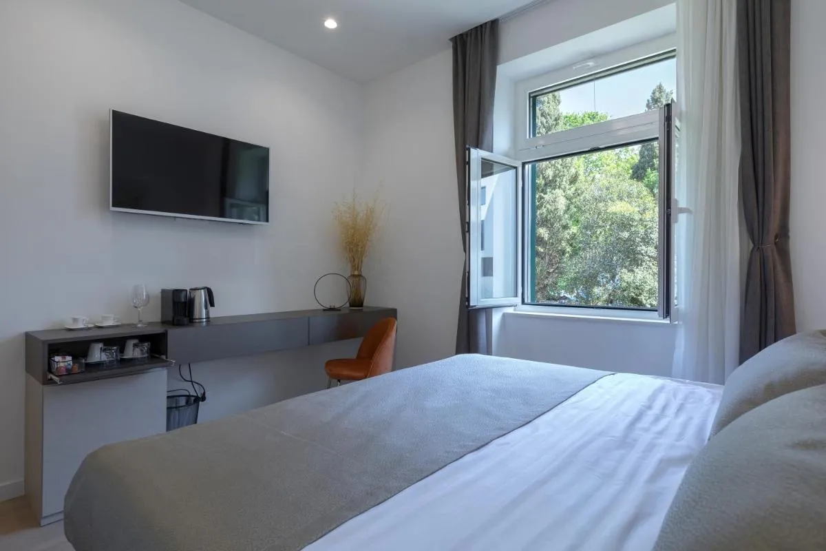 Image 4 of Green Park Luxury Rooms