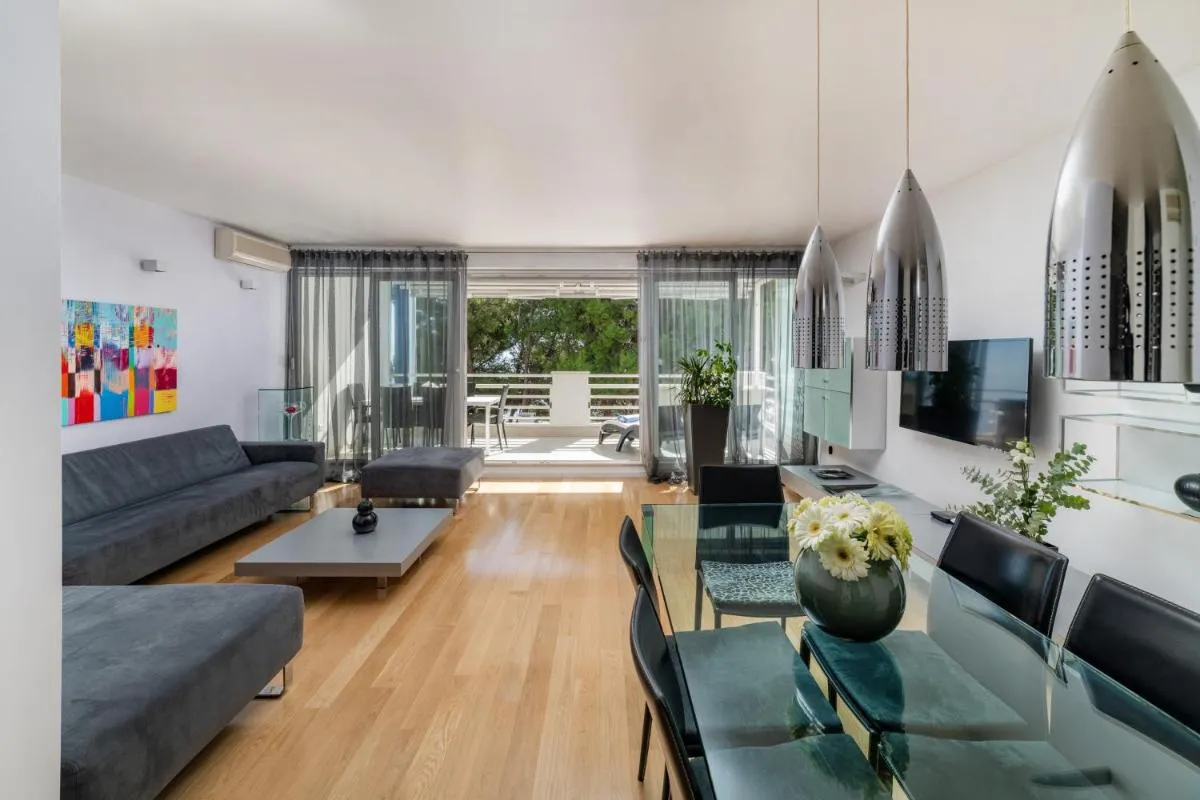 Image 3 of Hermosa Luxury Apartment