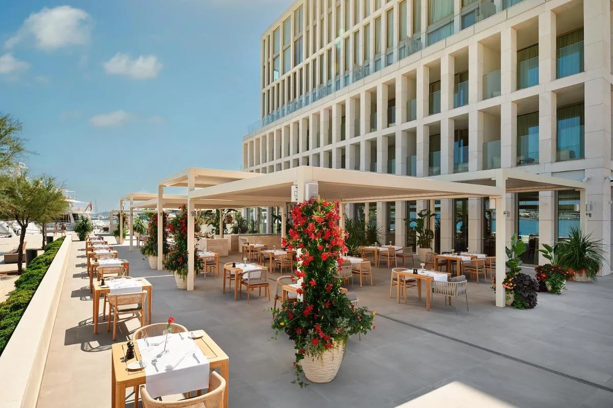 Image 2 of Hotel Ambasador