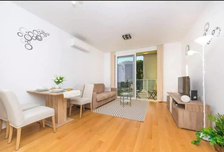 Image 1 of Iris apartment private parking